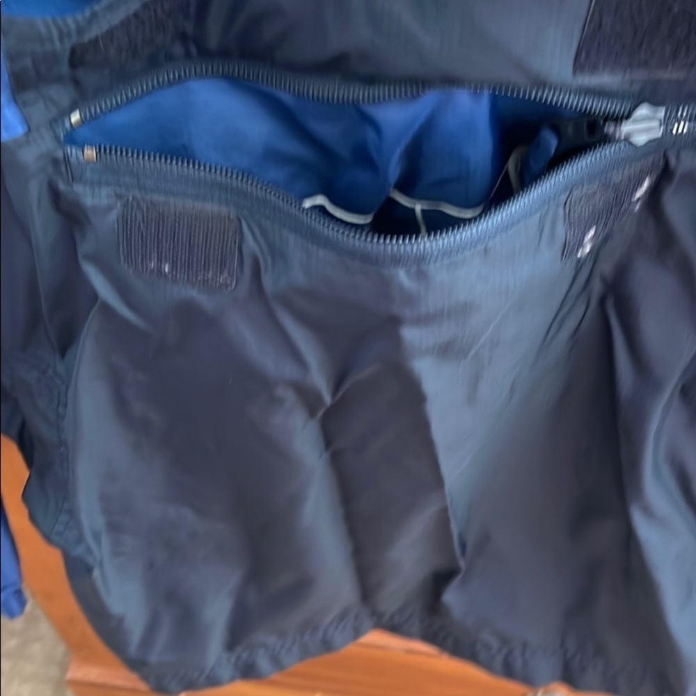 GAP Boy’s Blue and Black Windbreaker Jacket Size XXL Preloved - Picture 2 of 9